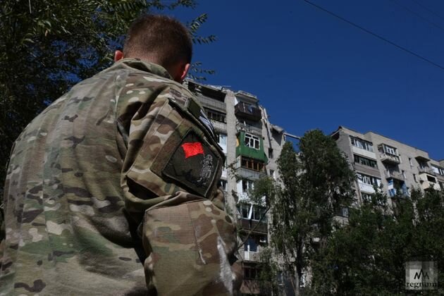    Последствия прилёта «Химарса» в жилой дом Северодонецка Александр Погожев © ИА REGNUM