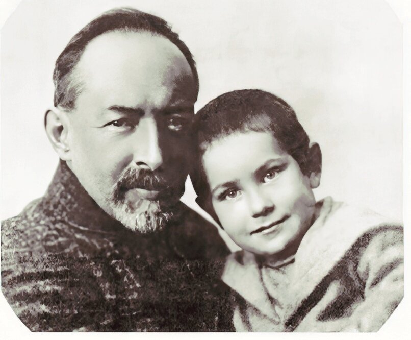 Дмитрий Ульянов с сыном Виктором/ © Public Domain