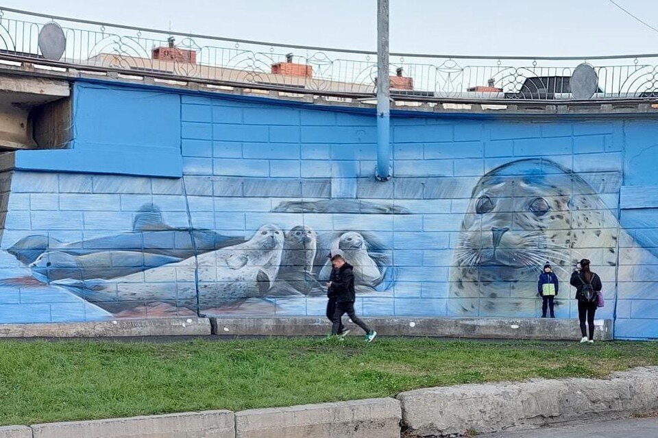     Жители и гости города в восторге от нового арт-объекта. Фото: администрация Владивостока