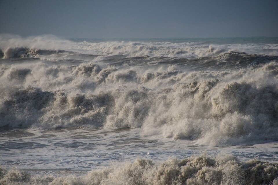     Высота волн у берегов Камчатки в Охотском море достигает 10 метров. Виктор КЛЮШКИН