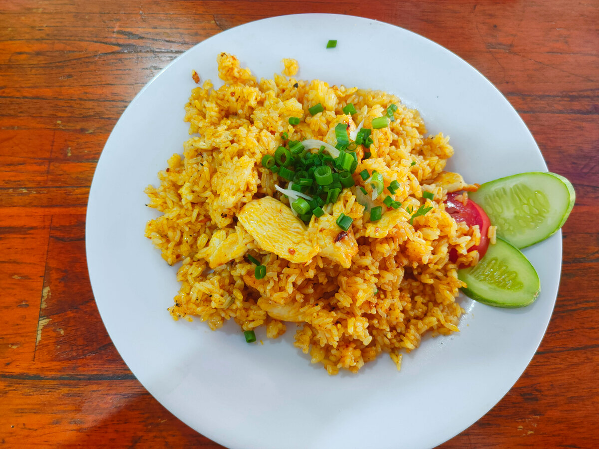 Жаренный рис с курицей