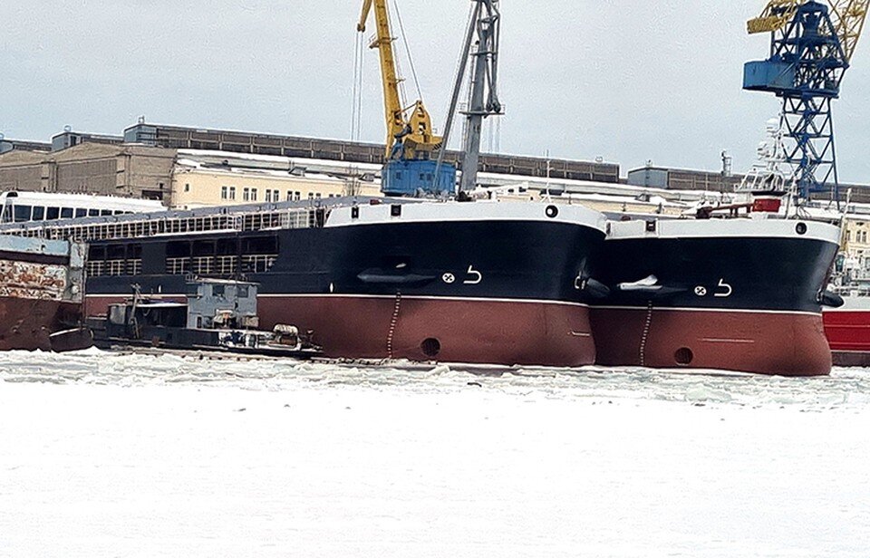     Судно затонуло около причала завода "Красное Сормово". Фото: Межрегиональное управление Росприроднадзора по Нижегородской области и Республике Мордовия.