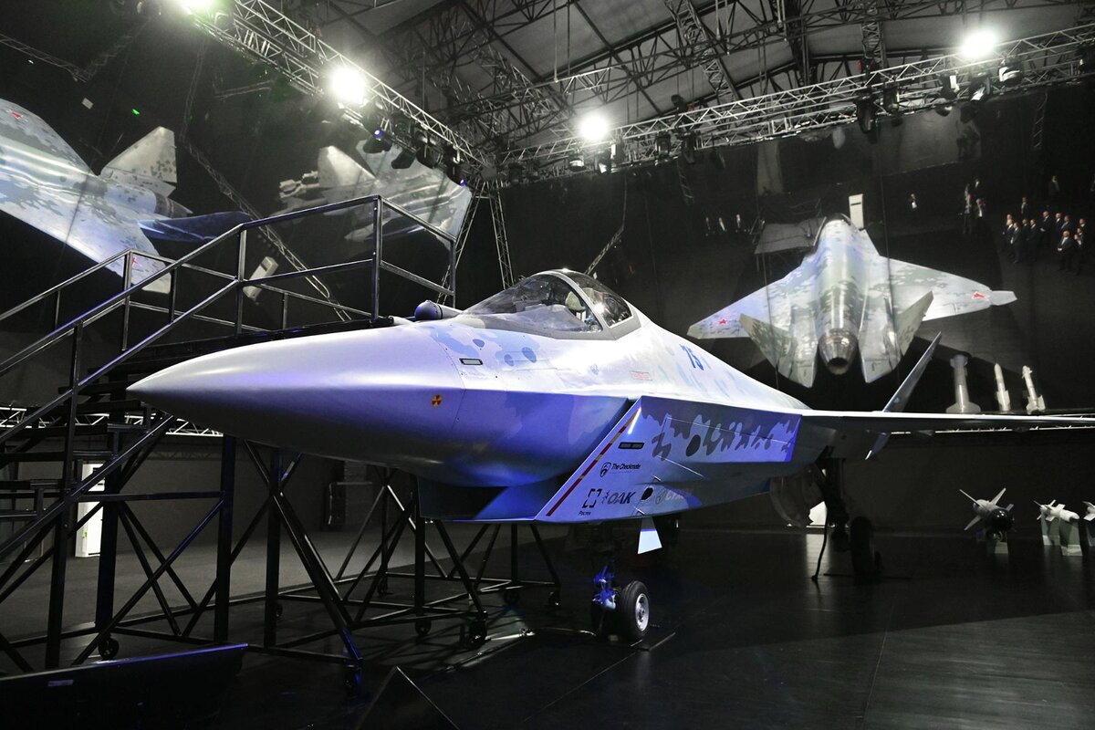 МиГ-59, позже переименованный в Су-75 На военно-техническом форуме «Армия» представитель госкорпорации МиГ заявил, что его КБ приступило к созданию проекта нового лёгкого истребителя 5-го поколения,
