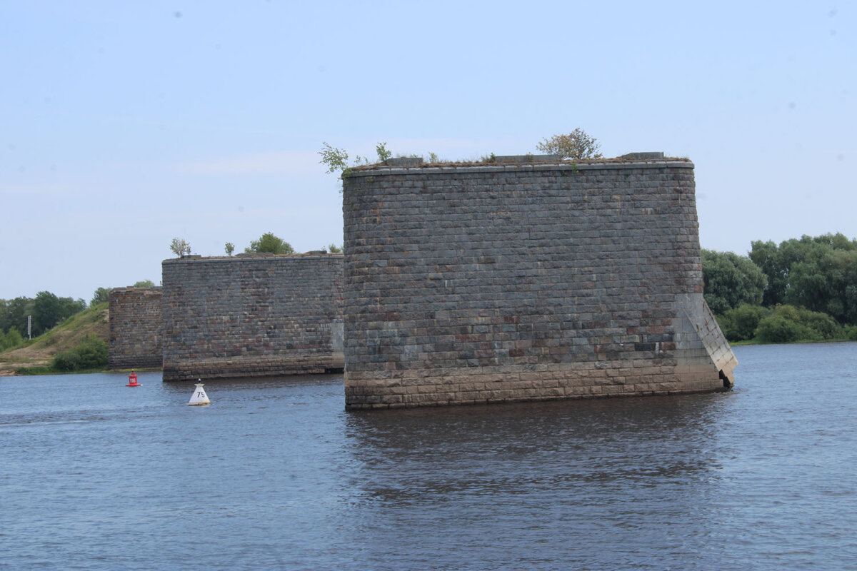 Быки. Мост планировался очень высоким