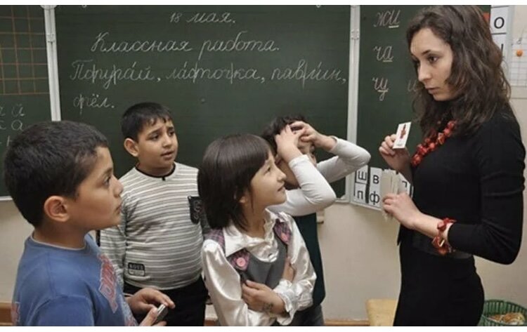 Эксперимент чиновники проводили не над русской учительницей, а над ...