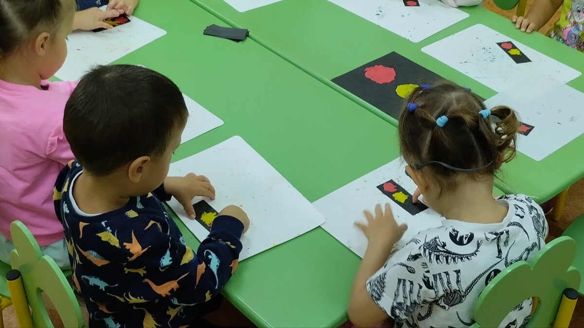 Закрепление знаний о сигналах светофора в рамках акции "Внимание дети! "