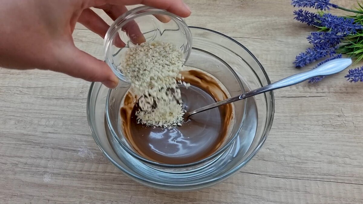 Довольно часто готовлю обалденные домашние сладости! Полезная вкуснота из сухофруктов и орехов. Хотя в них и много  калорий, но по одной, думаю, можно.-8