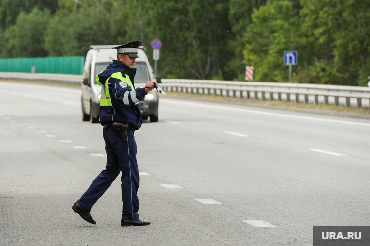    Движение автомобилей на участке дороги, где произошло ДТП, частично ограничено