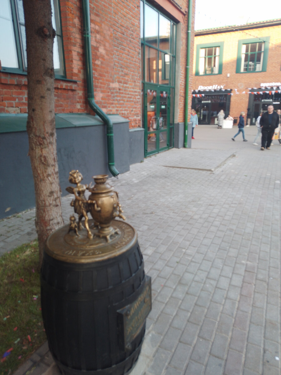 По уже сложившейся традиции, в Туле,  в дни города проходит "Театральный дворик".  В этом году- это уже XV Международный фестиваль уличных театров. 9/09/2023. 16:00.-49