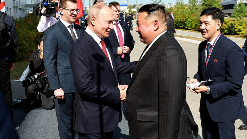     Владимир Путин и Ким Чен Ын в 2023 году. krenlim.ru