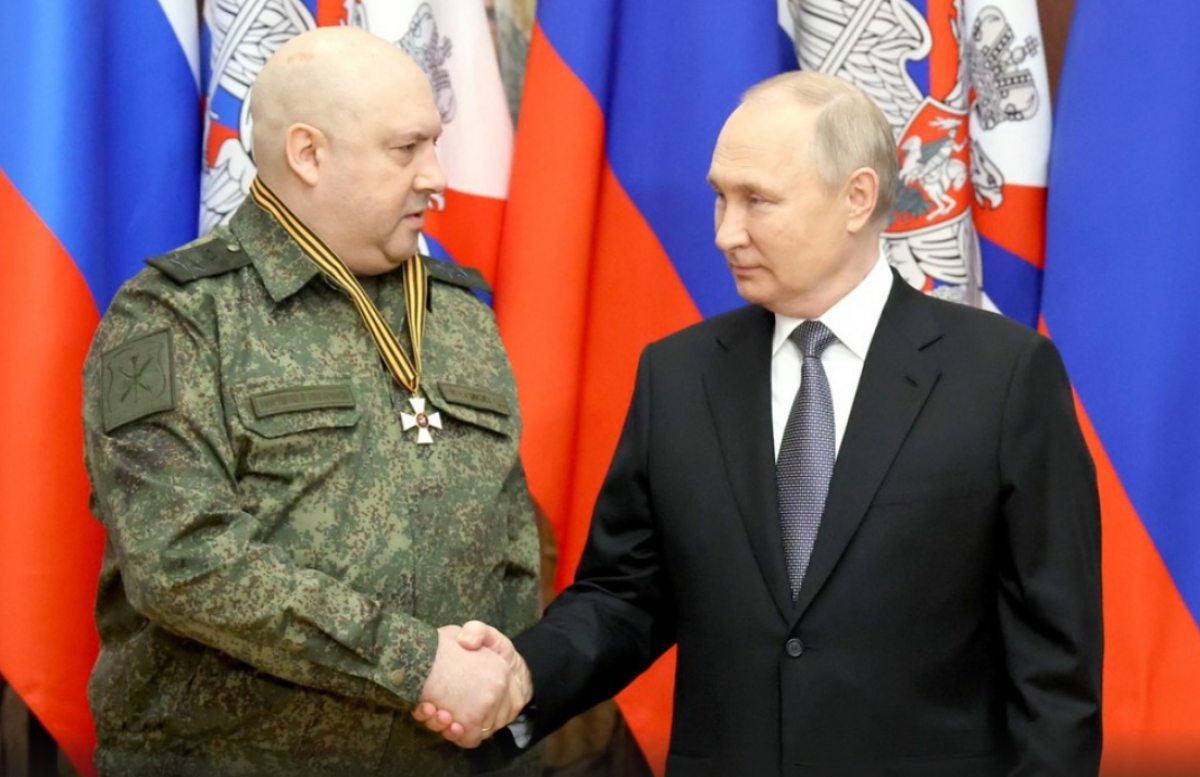    След генерала Суровикина из Новосибирска нашли в Алжире