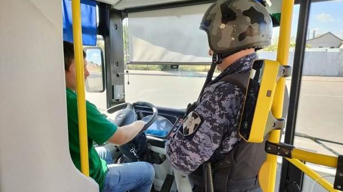    В Курске росгвардейцы проверили работу тревожной сигнализации в общественных ТС