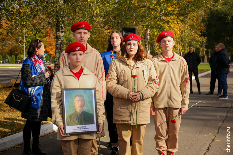    Сегодня останки Александра Тихомирова захоронили на воинском мемориале первого кладбища.
