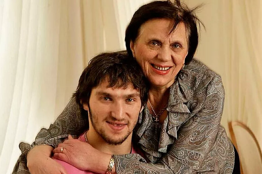 Александр с матерью