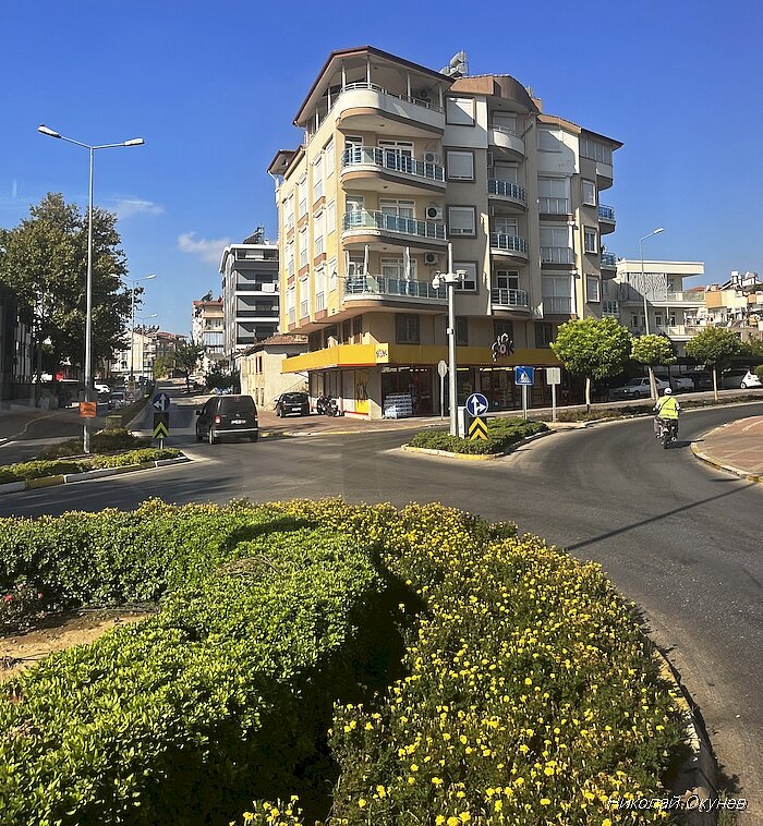 5. Уютный перекрёсток в Манавгате.