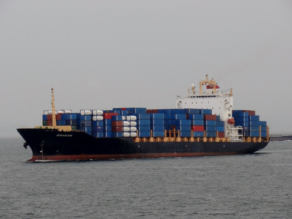233 метра 3000 teu. Следует из Бронки в Александрию под новым именем 