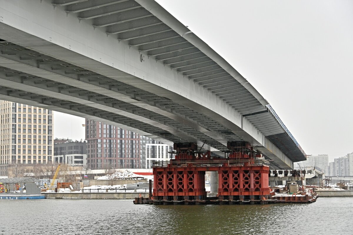 © stroi.mos.ru / CC BY-SA 4.0 (Строительство моста через затон Новинки, февраль 2023 г.)