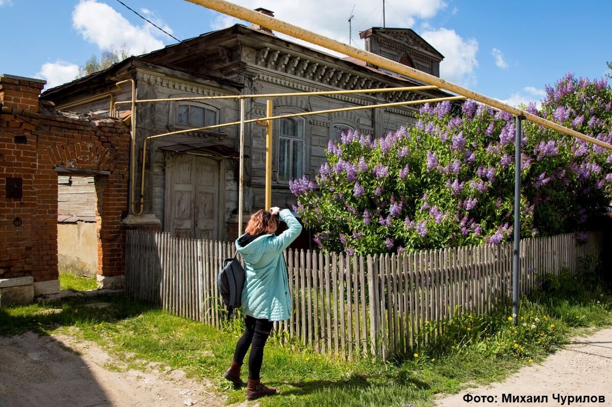 Дом купца Уланова с резным фасадом и балкончиком всегда привлекает гостей Лебедяни