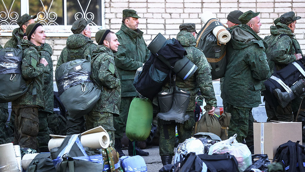 Президент России заявил, что на данный момент из 300 тысяч мобилизованных в первую волну только 150 тысяч находятся в зоне боевых действий. 