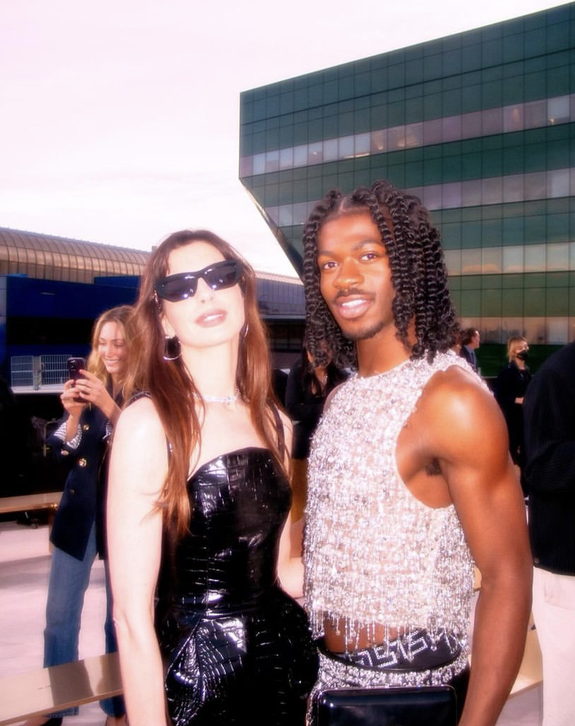     Энн Хэтэуэй и Lil Nas X