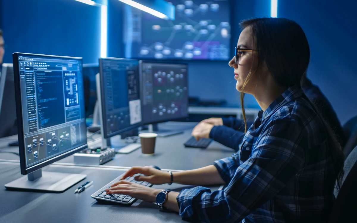 веб разработчик. D-wave 2000q процессор. It компания. компьютерные технологии. открыть компьютерную фирму.