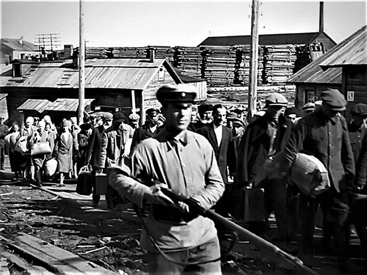 Годы больших репрессий. Сталинские репрессии 30-х. ГУЛАГ 1937. Репрессии Кулаков раскулачивание. Спецпереселенцы в Хибинах 1929 год