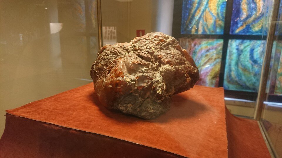     «Сердце великана» - самый крупный образец балтийского янтаря в России и второй по размеру в мире. Платон ЕГОРОВ