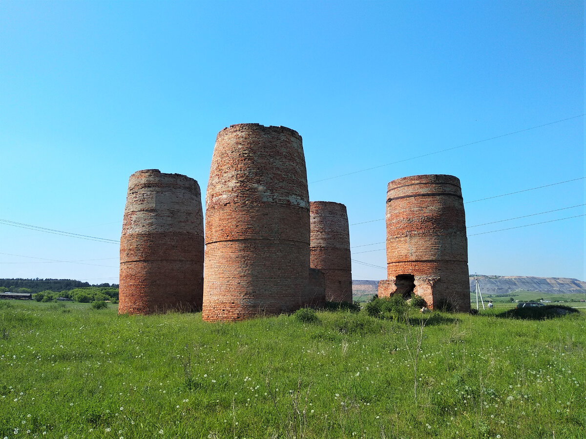 кирпичные башни