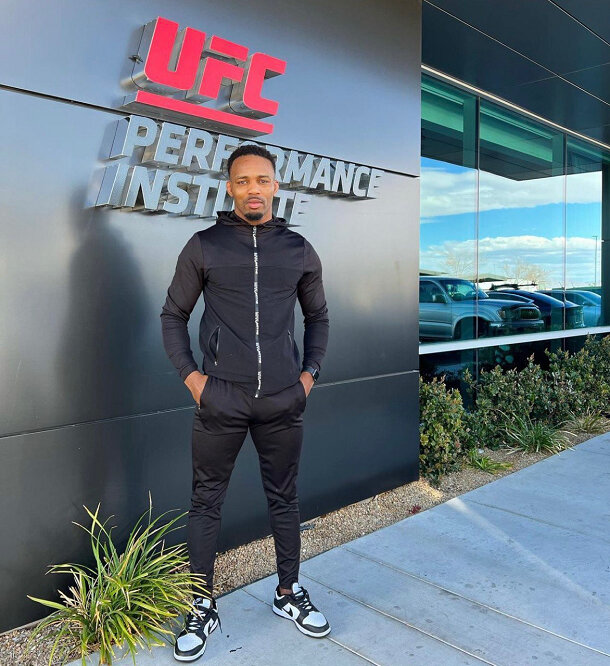    Лерон Мерфи. Соцсети