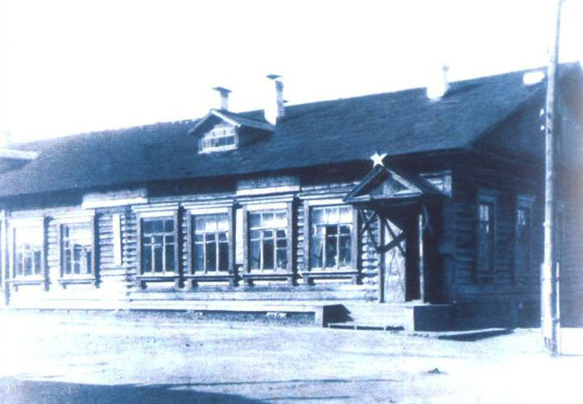 Первые постройки были деревянными
