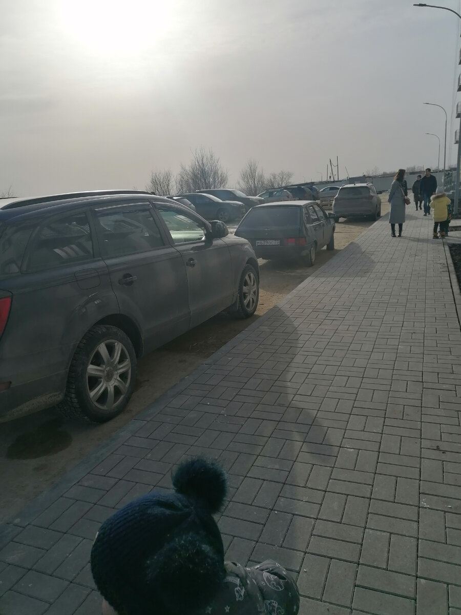 А мы пока просто погулять пришли