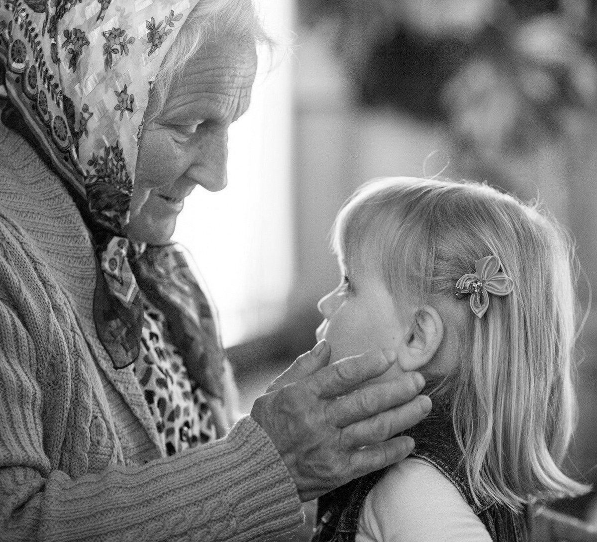 Похороны бабушки совпали с днем рождения регрессанта. Регрессант в недоумении, почему и для чего это произошло. Она любит бабушку и переживает о ее уходе. 