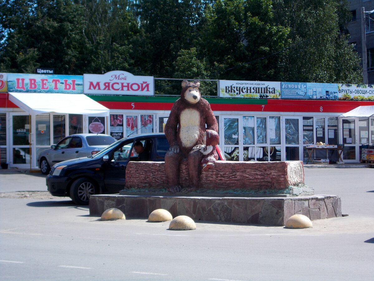 Памятник Маше и медведю