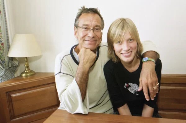    Кончаловский с внебрачной дочерью, фото: dzen.ru