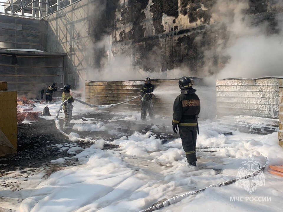     Пожар начался в районе 10 утра на улице Тюменской.  ГУ МЧС России по Приморскому краю