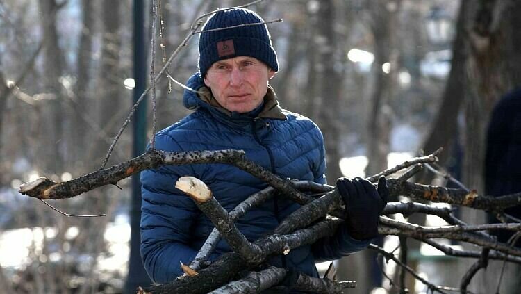     Губернатор Приморья Олег Кожемяко решил не дожидаться апреля, а приступить к традиционной весенней акции по наведению порядка и чистоты уже в марте.