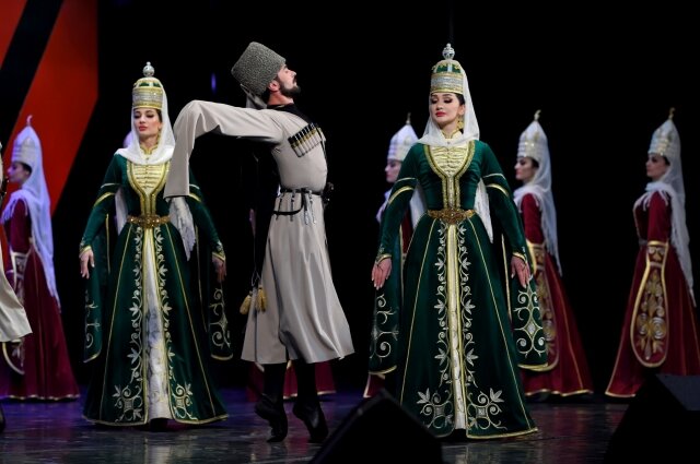 Адыгские танцы Фото: Алексей Гусев
