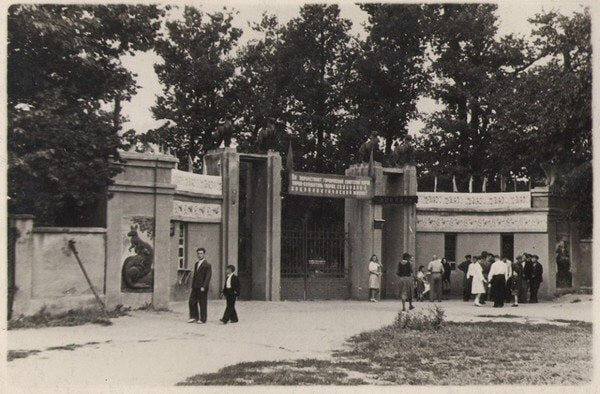 Фото старого зоопарка. В настоящее время "Эко парк им. Бобура". Из сети