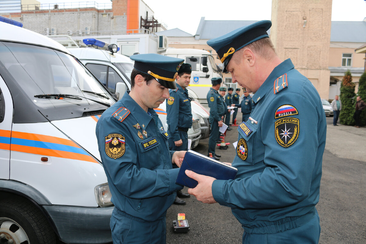 Мчс учеба. Парад победы 2021 в тамбове. Дежурная служба пожаротушения спб. Мчс училище после 9. Решетников агз.