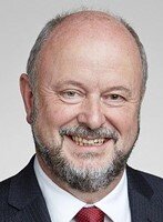 Билл Дэвид, профессор неорганической химии Оксфордского университета: «К 2030 году большинство электромобилей будут иметь комбинацию литиевых и натриевых батарей. Но я не удивлюсь, если к 2040 году натриевых батарей будет в 10 раз больше, чем литиевых, а может быть, даже в 100 раз».