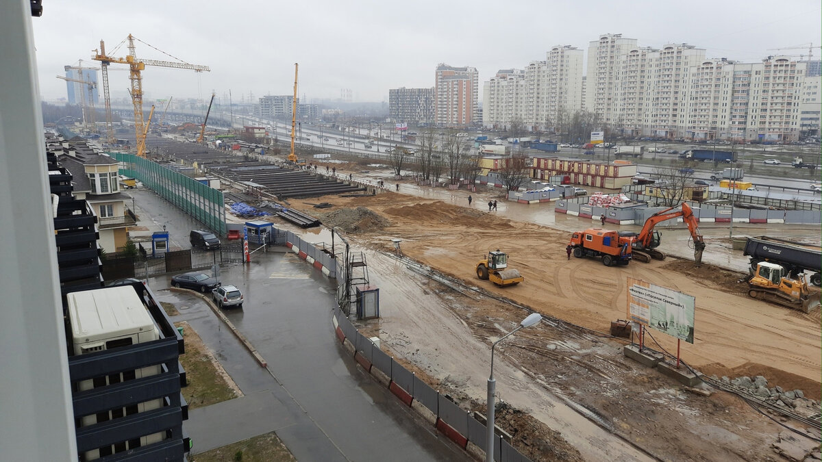 На самом севере Москвы идет обратная засыпка котлована станции 🚇 «Физтех»  🔟 Люблинско-Дмитровской линии и оборотных тупиков | Развитие Метрополитена  в Москве | Дзен