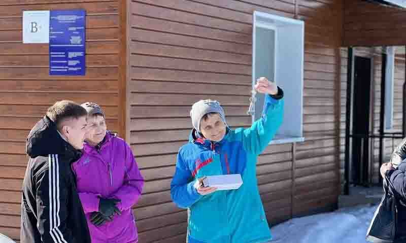 Шесть двухквартирных домов возвели на улице Кирова в Александровске-Сахалинском. Из аварийного жилья переехали 12 семей из райцентра и сел Михайловка и Арково.