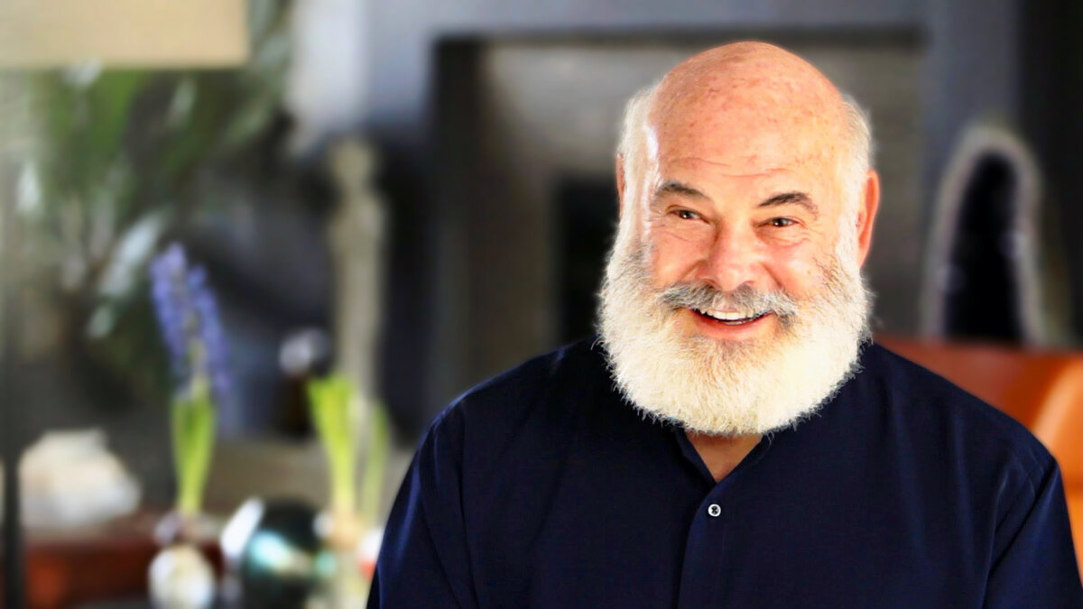 Эндрю Томас Вейл — американский врач и общественный деятель.