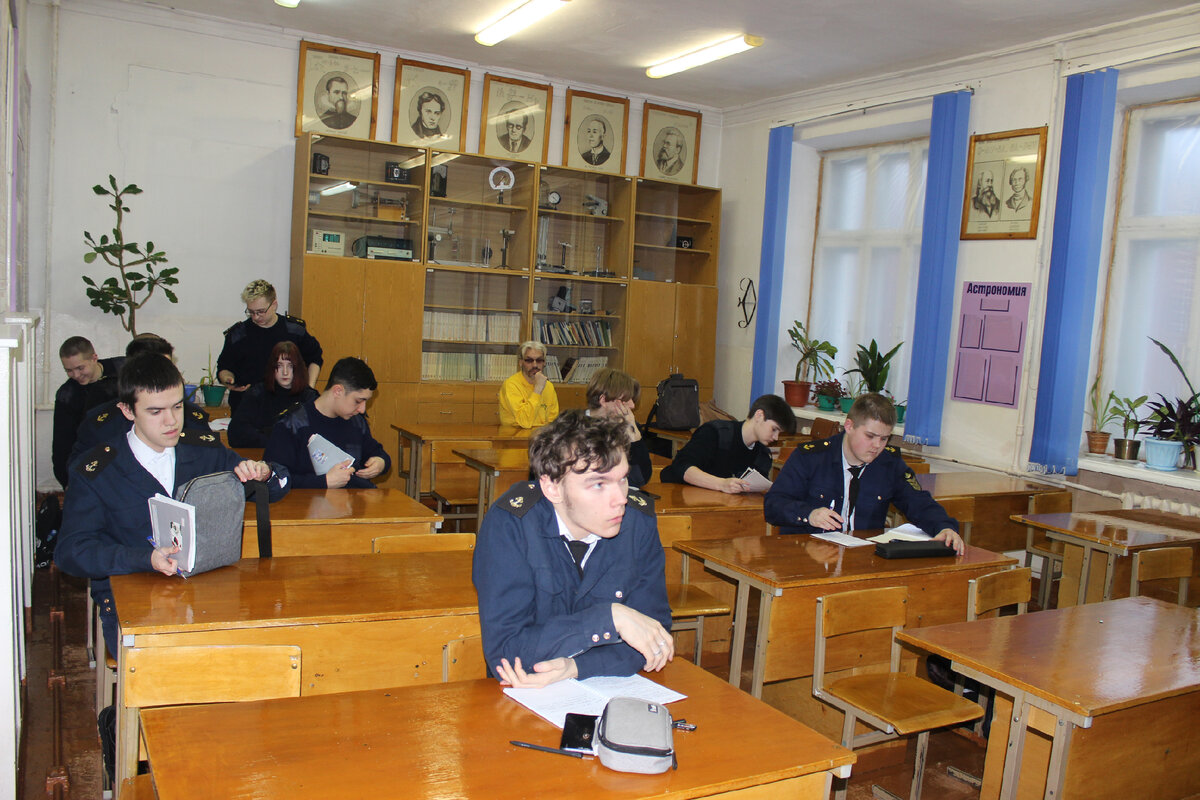 На уроке физики в Печорском речном училище