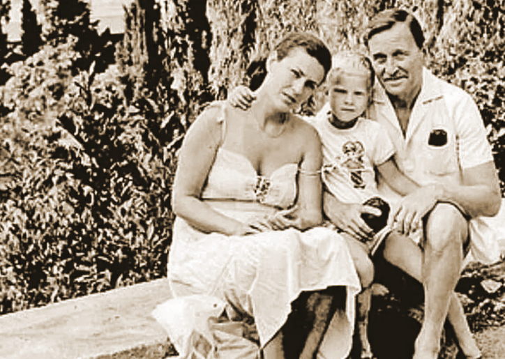 С сыном Колей и мужем Юрием Папоровым