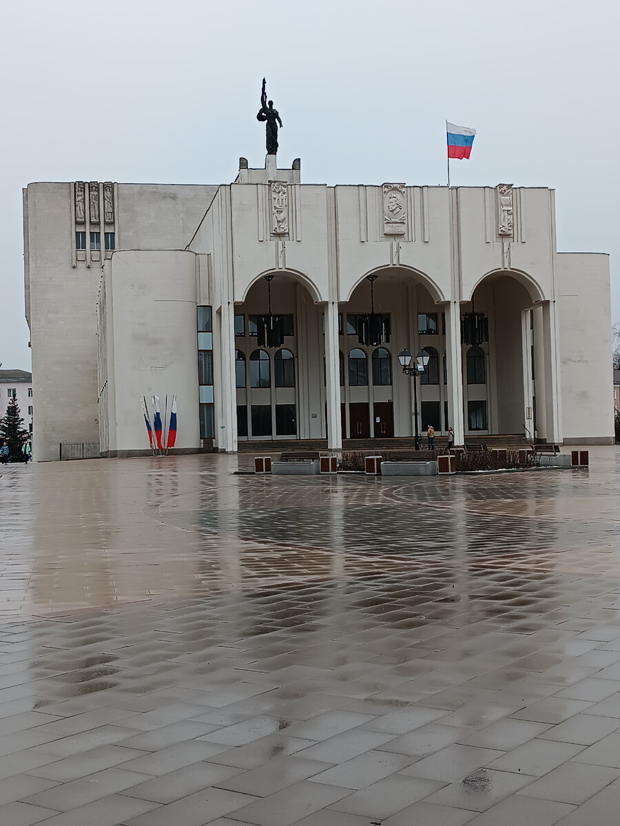 Курский драмтеатр, новое здание - в 2023 году исполняется 40 лет... ( фото автора март 2023 год)