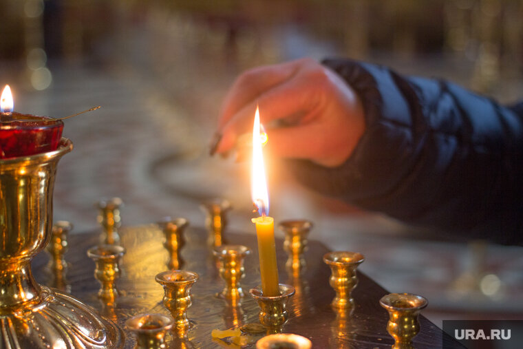    Украинские силовики начали подгонять автозаки на территорию Киево-Печерской лавры, подчеркнул протоиерей Николай Балашов