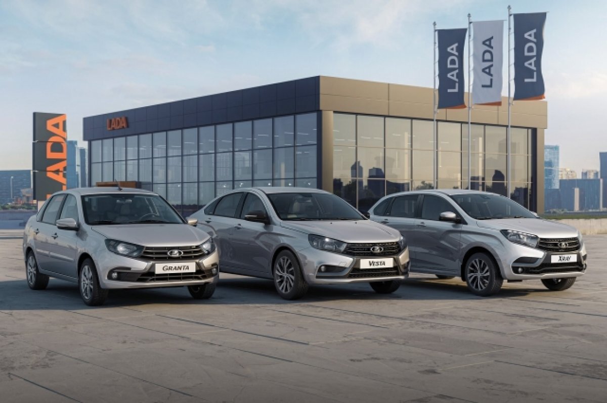    Первый собранный на петербургском заводе автомобиль Lada представят на ПМЭФ