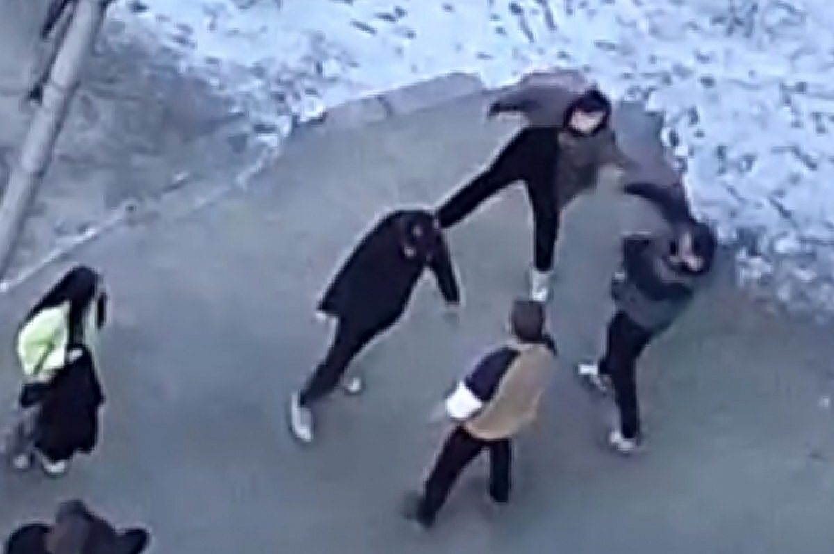    Драку в центре Петрозаводска засняли камеры уличного наблюдения