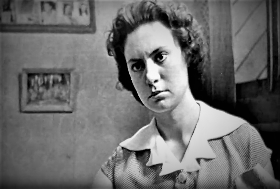 Кадр из телеспектакля "Живет такая женщина" (1959)